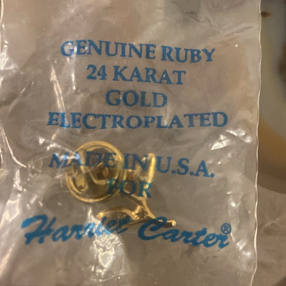 Harriet Carter vintage 24ke rose pin new but old in package - Picture 3 of 4